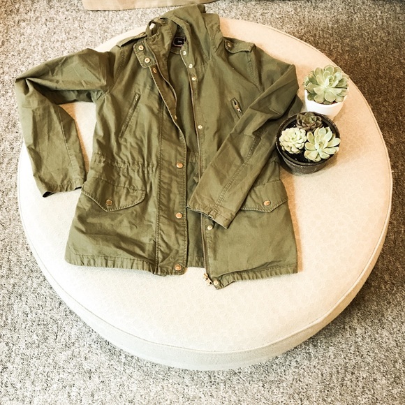 Army Green jacket - Picture 1 of 5